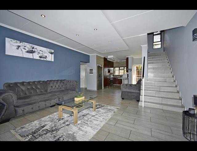 3 BEDROOM TOWNHOUSE FOR SALE IN GLENVISTA